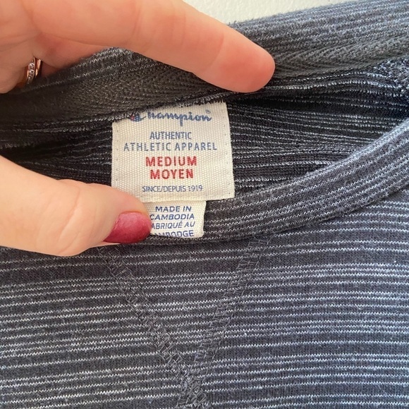 ⭐️2 FOR $20⭐️ Champion Grey Pullover sweater - Picture 7 of 12